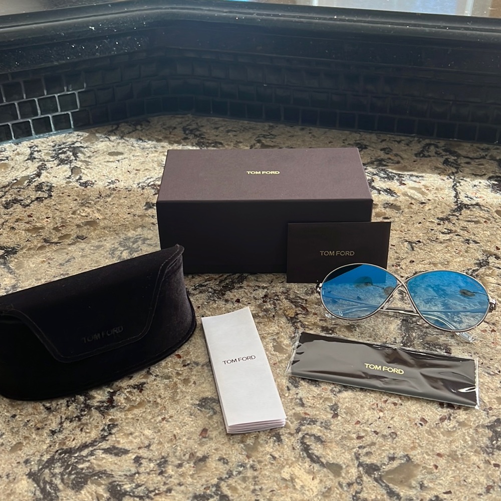 Tom Ford classic, sunglasses blue lenses silver frames gorgeous!!!